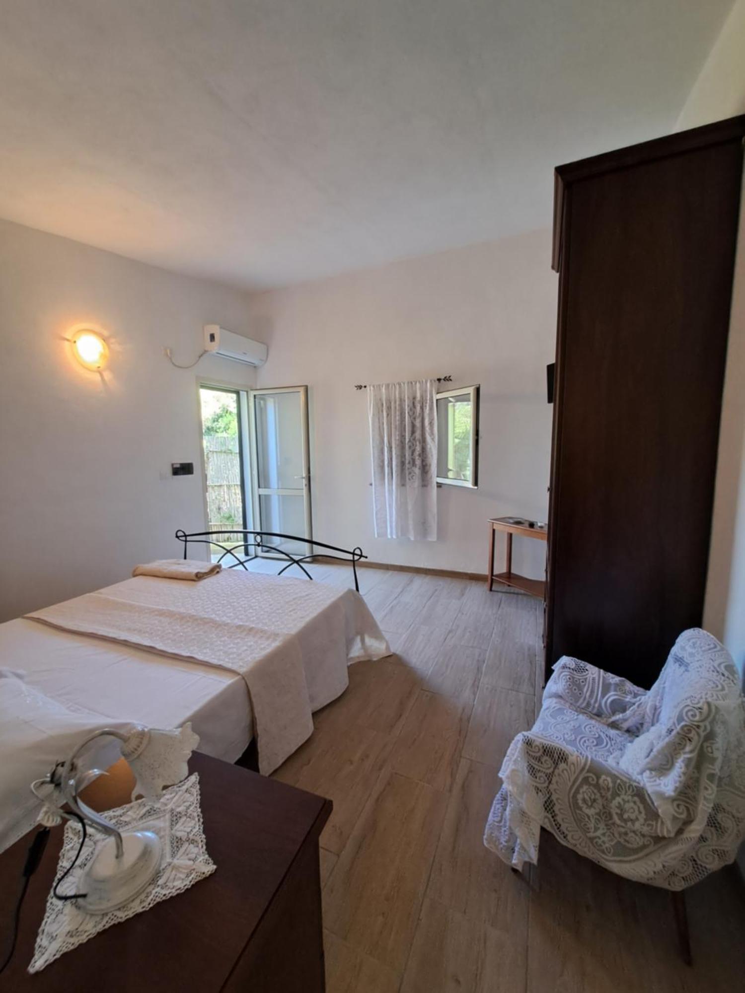 B&B Li Salcuneddi Aglientu Cameră foto